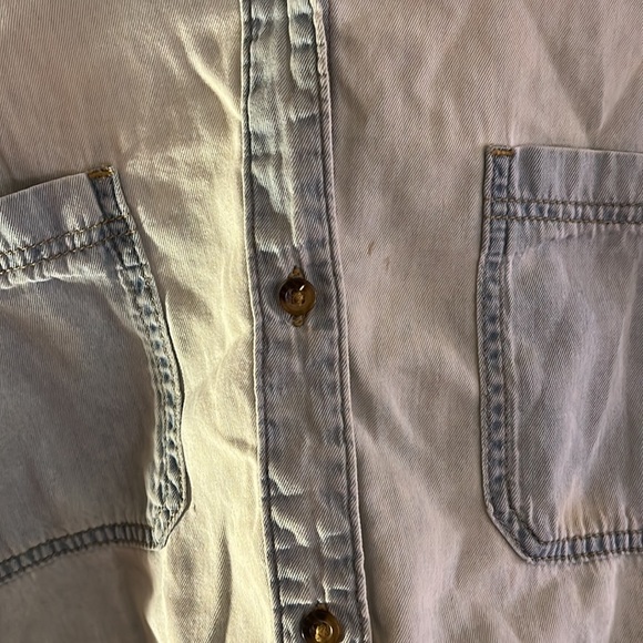 BDG Chambray button down with breast pockets size L - Picture 6 of 6